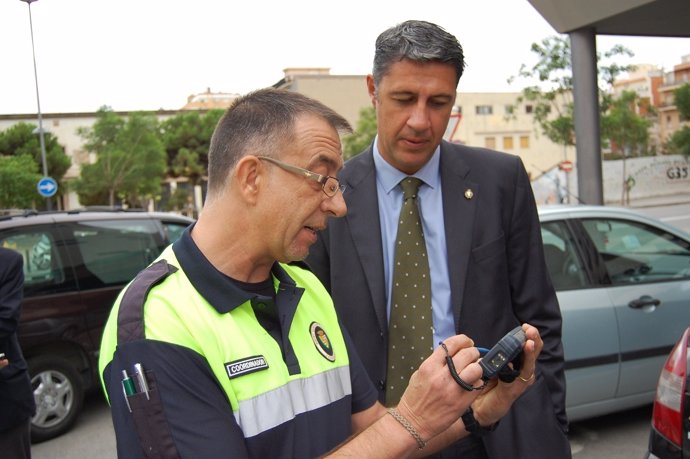 X. G. Albiol presenta una aplicación móvil para pagar la zona azul de Badalona