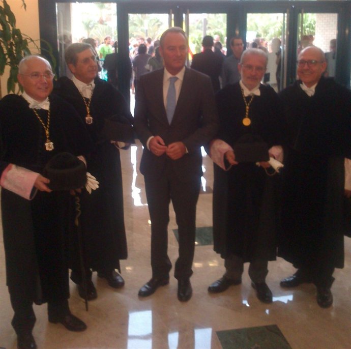 Alberto Fabra, a su llegada a la UMH para la inauguración del curso
