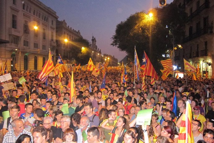 Gran manifestación independentista en el centro de Barcelona en la Diada. 11 de 