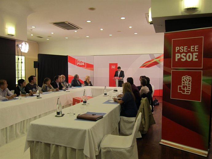 REUNIÓN DEL LEHENDAKARI LÓPEZ CON CANDIDATOS DE ALAVA