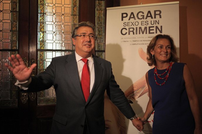 Zoido y la concejal del ramo.