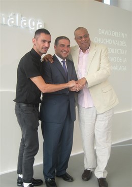 Bendodo, junto al Hijo Adoptivo y Predilecto de la Provincia