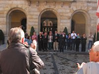 Minuto de silencio en memoria de Carrillo en la Plaza Mayor