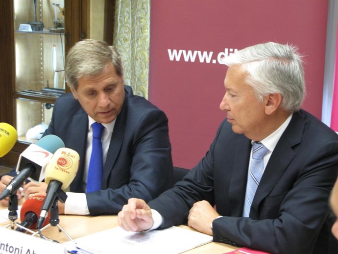 El vpte.De la Diputación A.Fdez y el pte.De Cecot A.Abad