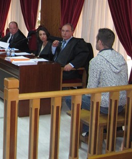 El Acusado De Asesinato, Durante El Vista Del Juicio