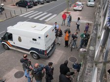 Furgón policial en los juzgados de Santiago