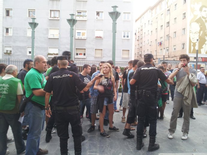 Protesta contra los recortes en Educación e incremento de tasas en el Paraninfo 