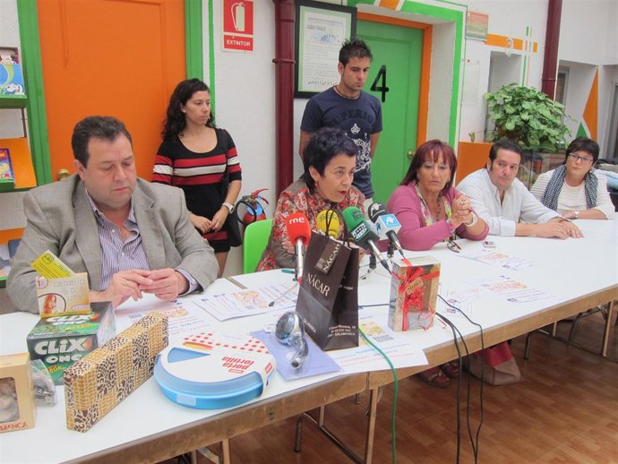 Los organizadores del 'Cash-mob' del próximo viernes en la calle Wences Moreno e