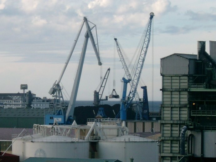 Descarga De Carbón En El Puerto De A Coruña