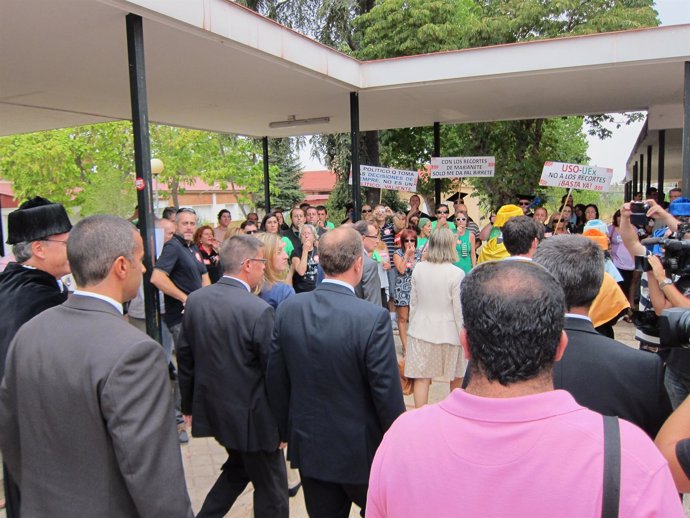 Monago Llegando Al Acto De Apertura De La Uex En Cáceres