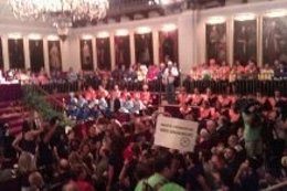 Estudiantes Irrumpen En El Acto De Apertura De Curso De La UV