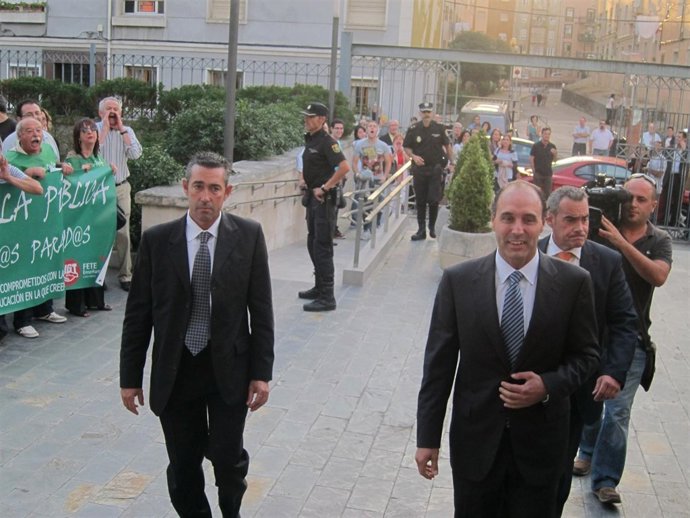 Protesta contra los recortes en Educación en inauguración del curso académico