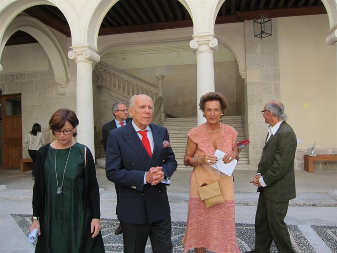 Inauguración de exposición fotográfica en el Museo Nacional de Escultura