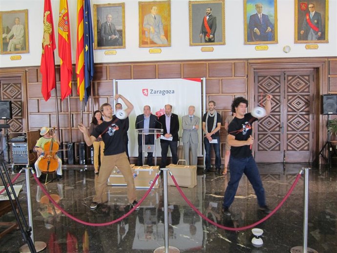 Actuación en acto hermanamiento Zaragoza-Pau