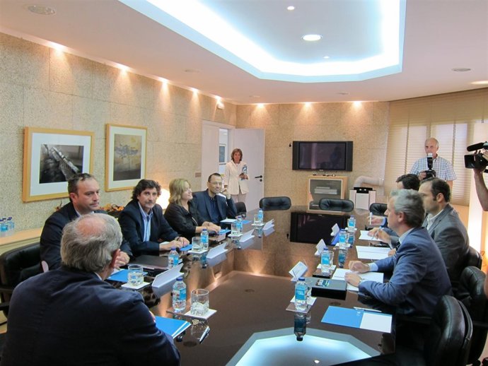 Reunión de PP, PSOE y BNG en la sede de la CRTVG