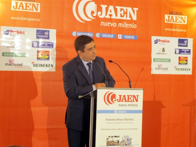 Reyes Ofrece Su Conferencia En El Marco Del Coloquio 'Jaén, Nuevo Milenio'.