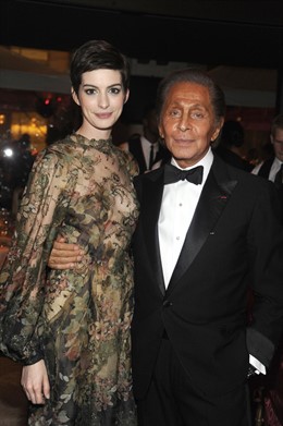 Anne Hathaway y Valentino