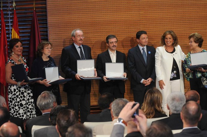 Botella con los Premios de Turismo 2012                     