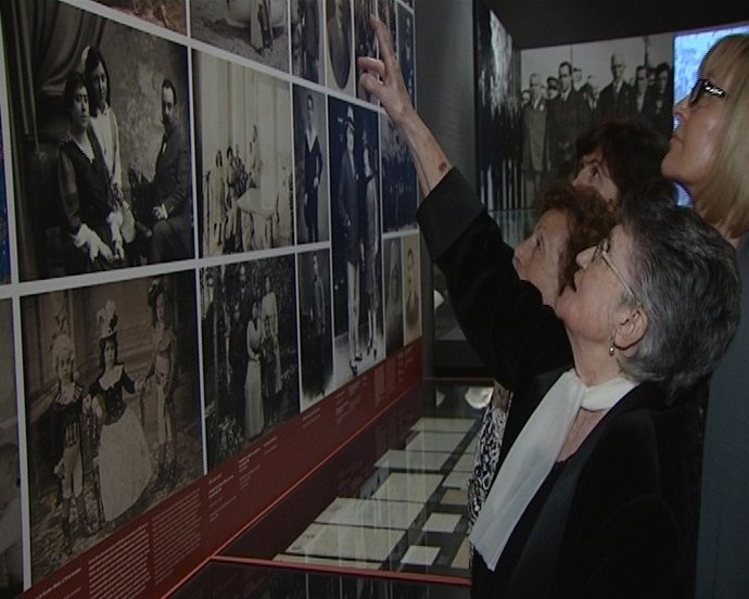 La Nieta De Blasco Ibáñez En La Exposición Del Muvim.