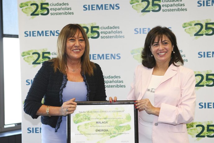 Ana Navarro y Rosa Garcia en un acto 