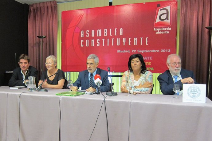 Luis G. Montero, Teresa Aranguren, Llamazares, Almudena Grandes y Carlos Berzosa