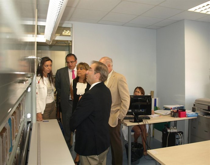 Rosado Visita La Nueva Unidad De Investigación Clínica Del General De Valencia  