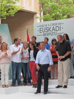 Iñigo Urkullu Junto A Candidatos Del PNV  Por Gipuzkoa.
