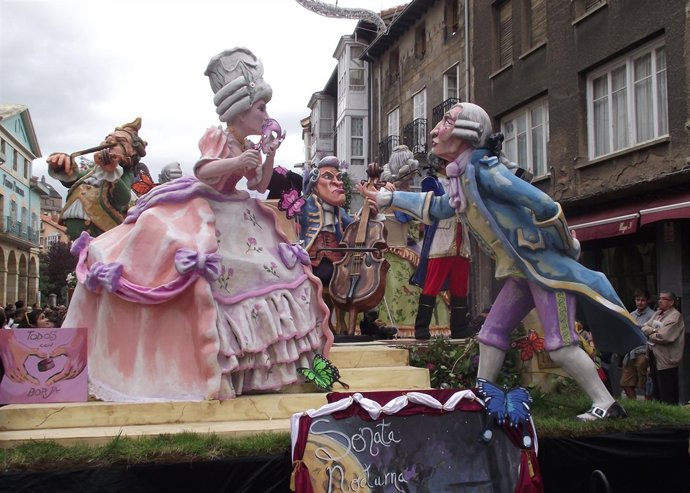 ÛSonata nocturna', la ganadora del concurso de carrozas de San Mateo