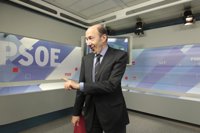 Economía/PGE.- Rubalcaba apuesta por subir impuestos ante el escaso margen para recortar gastos
