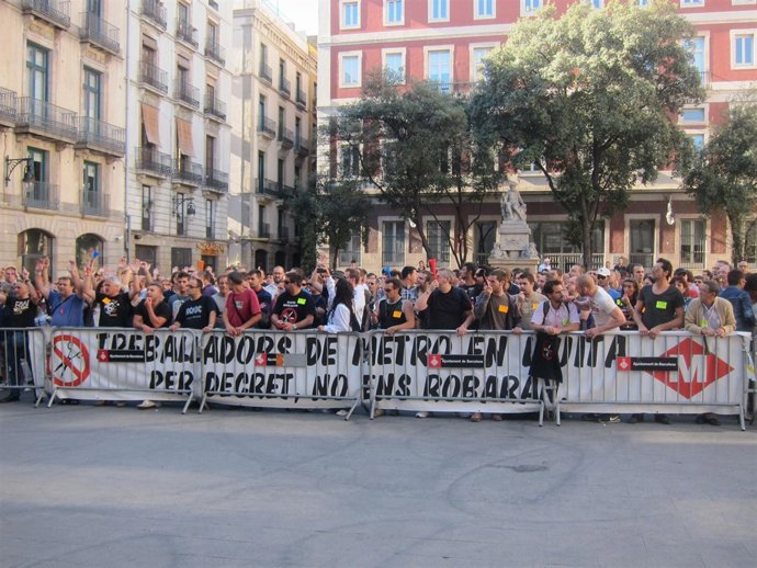 Huelga De Metro En Barcelona