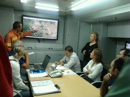 Reunión En El Puesto De Mando Avanzado Del Incendio De Los Serranos
