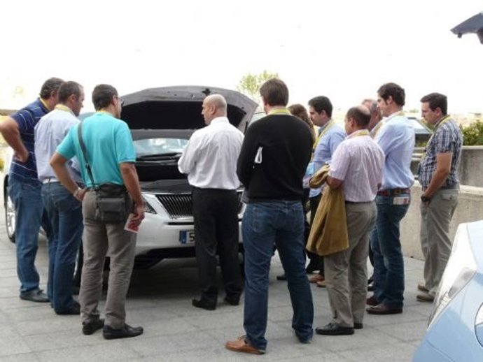 Toyota y AECA-ITV forman técnicos en vehículos híbridos