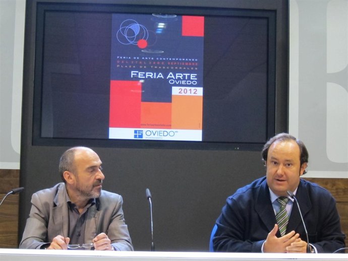 El Director De Feria Arte Oviedo, Iván Dasto, Y El Concejal Jorge M. Vallina