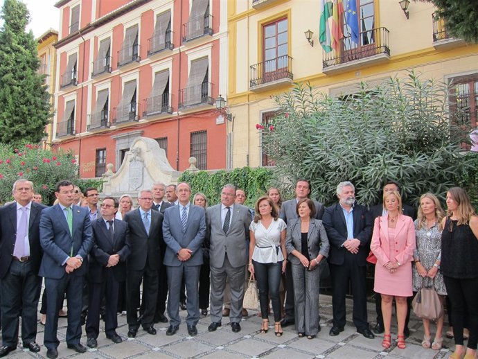 Concentración en memoria de Rosa Cobo