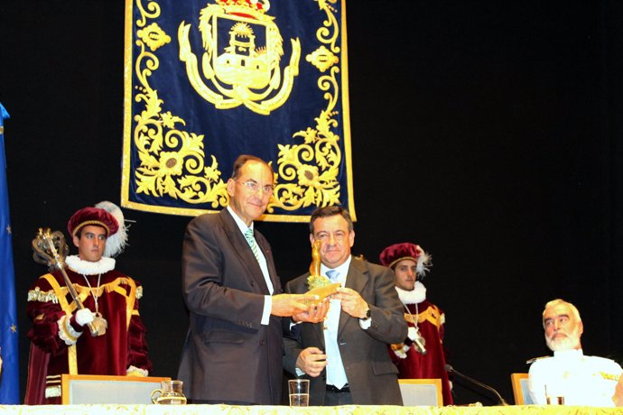 Vicepresidente Del Parlamento Europeo Recoge El VI Premio Cortes De León
