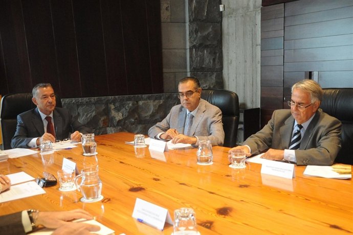 Rivero Junto A Los Presidentes De CEOE-Tenerife Y CCE