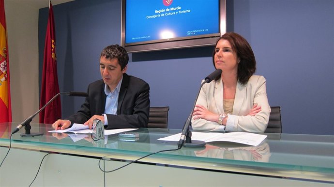 Cruz junto a la directora del CCT, Mónica Meroño