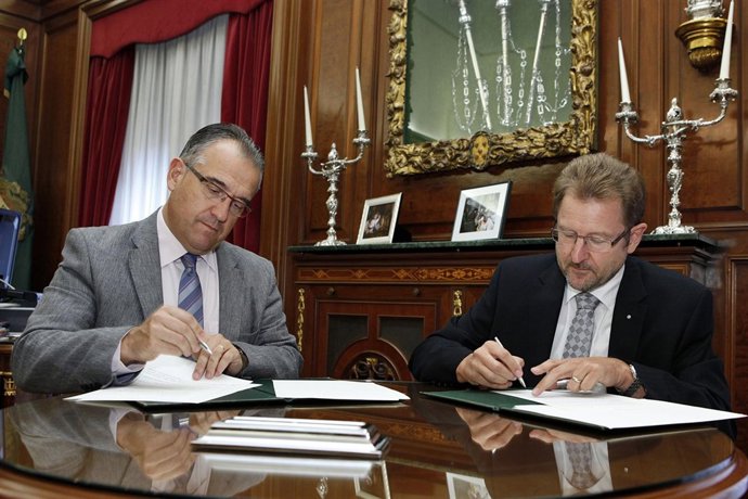 Maya y Danau renuevan el convenio del uso del Parque Polo.