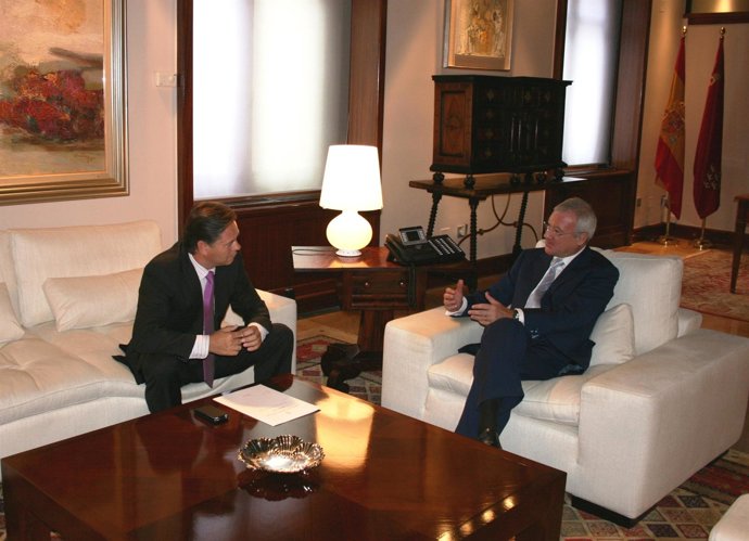 Reunión del alcalde de Bullas con el presidente Valcárcel