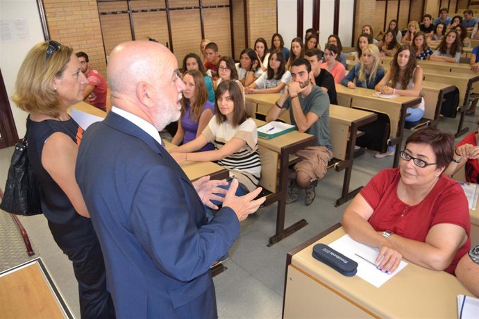Molina Habla Con Los Nuevos Alumnos De La UAL