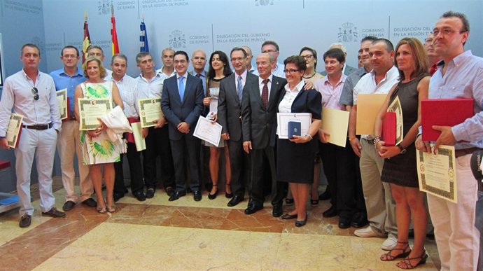 Bascuñana entrega diplomas y distinciones a funcionarios centros penitenciarios