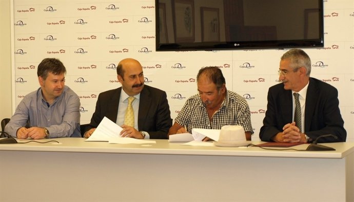 Fimra del acuerdo Caja España-Duero con 'Hogar la Esperanza'