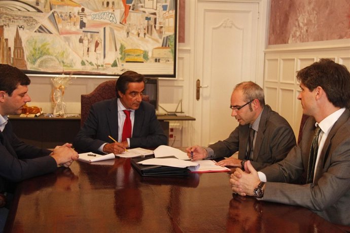 Reunión sobre el servicio de transporte urbano