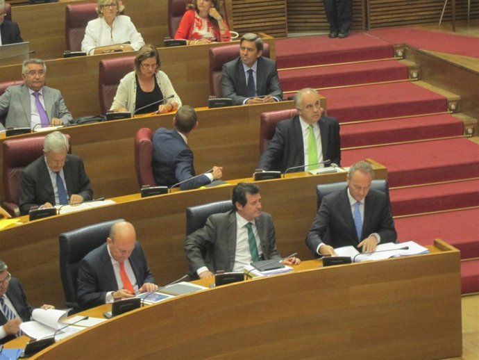 Alberto Fabra (El Primero A La Derecha) En El Debate De Política General