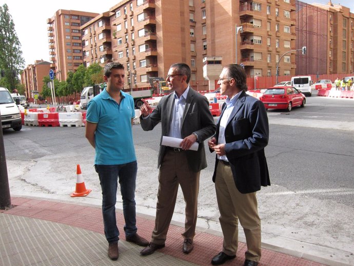 Sáez Rojo, Sáinz Yangüela y Pedro Muro, en la rotonda.