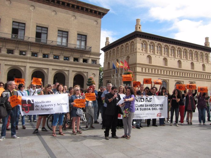 Protesta del sindicato de actores de Aragón en la Plaza del Pilar en Zaragoza