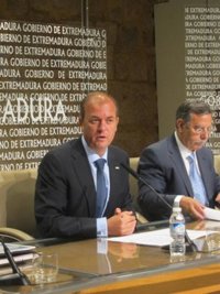 Monago considera "un mensaje de retroceso" la iniciativa de "asediar las Cortes por parte de cuatro"