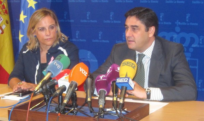 Echániz Y Dolores Rubio. Campaña De Vacunas 2012/2013