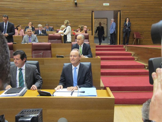 Fabra En Su Escaño Antes De Comenzar El Debate 