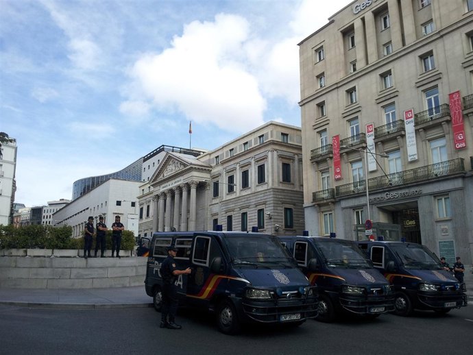 Despliegue Policial Ante La Fachada Del Congreso